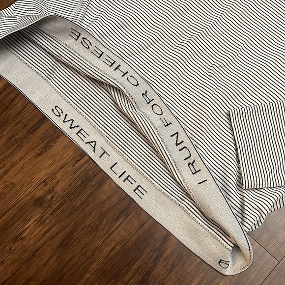 EUC Lululemon Run: Swiftly Tech Long Sleeve *Stripe White 6 - Picture 11 of 13